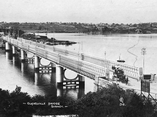 Gladesville Bridge with horse-drawn omnibus, between 1899 and 1910.